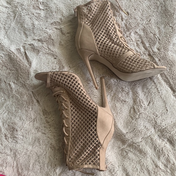 Beige heeled booties - Picture 4 of 4